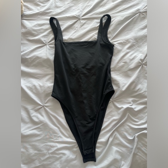 SHEIN black solid square neck tank bodysuit size 2(xs) - Picture 5 of 6